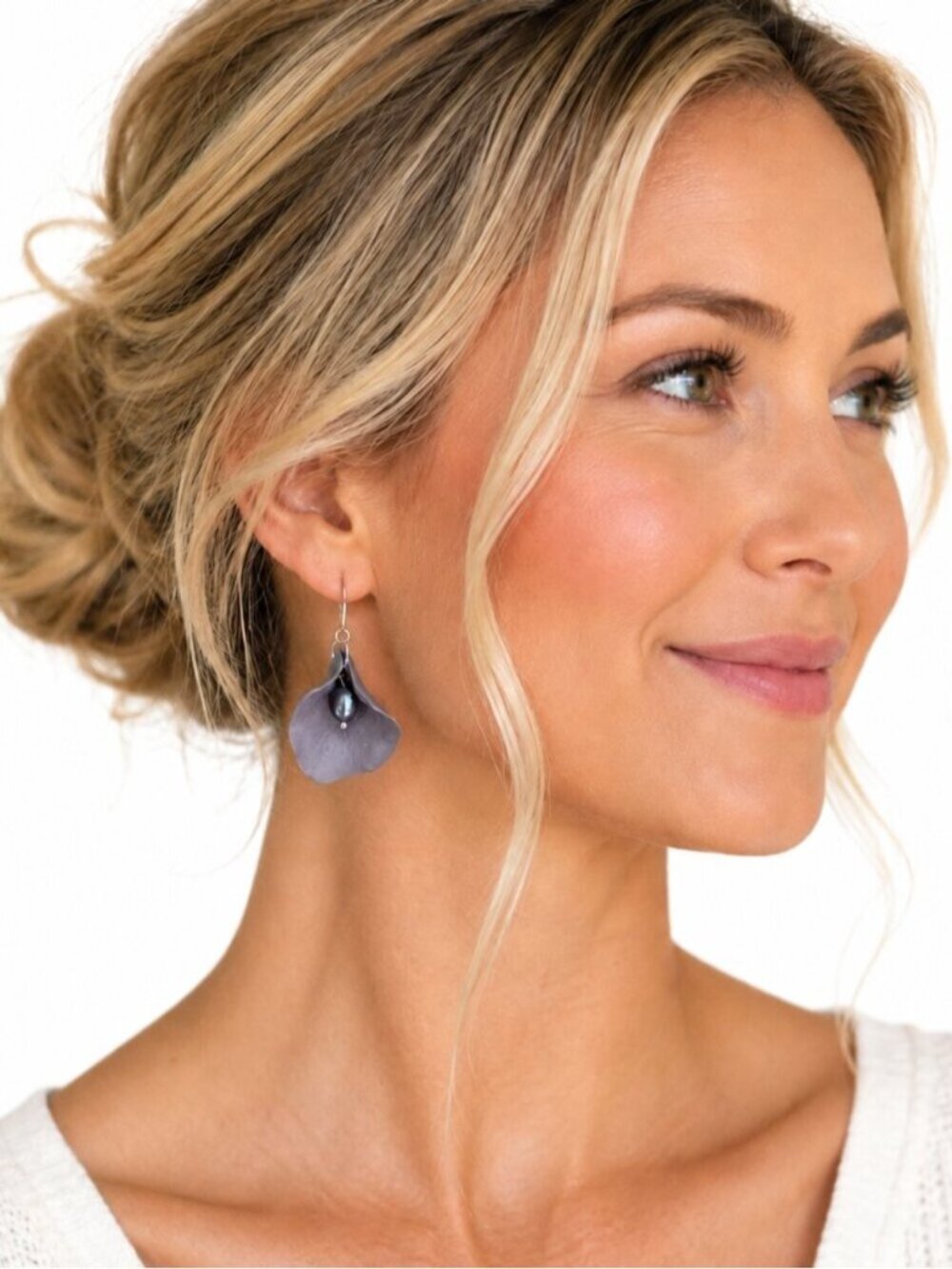 💜 Handmade Genuine Pearl & Petal Polymer Clay Earrings – Soft Lavender Gray 💜